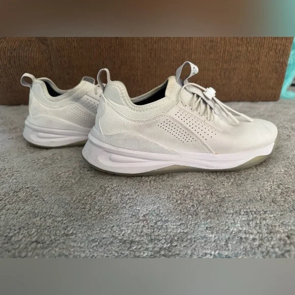 Woman’s classic Clove healthcare shoe - Picture 1 of 4